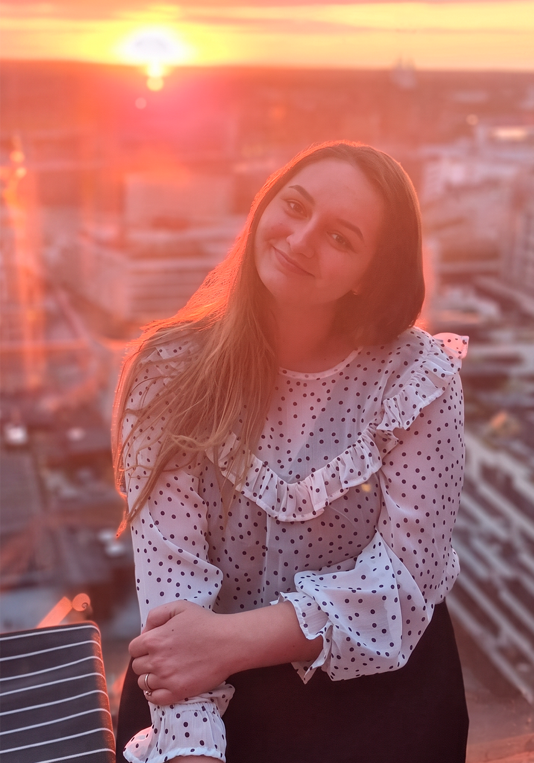 Channe Lykke Krog fotograferet i solnedgangens varme lys